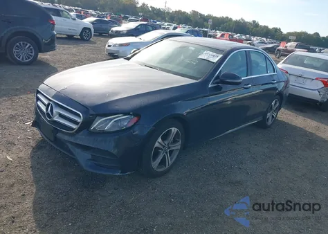 2018 Mercedes-Benz E 300 4Matic z USA, uszkodzony, nr VIN WDDZF4KB8JA436513